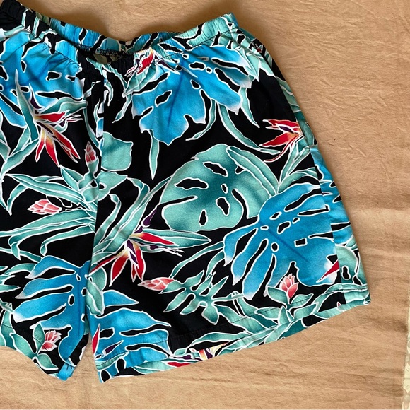 🍿SOLD🍿Vintage Hawaiian Floral Print Shorts - Picture 5 of 7